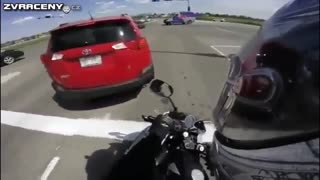 Auto mu přejelo motorku