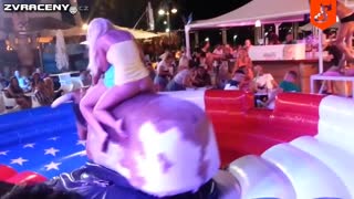 Jízda na mechanickém býkovi