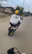kaskadér samouk na motorce