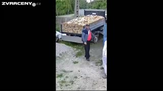 iluzionisté se štípaným dřevem