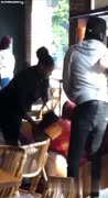 Černoši v restauračním zařízení