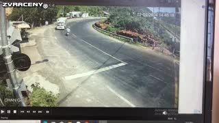 Motorkář tvrdě narazí