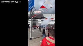Světlice mu explodovala v ruce