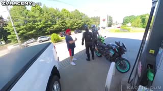 Řidič auta Vs. Motorkáři