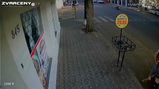 Motorkář se proletí