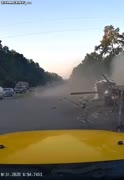 Kamióny se střetnou