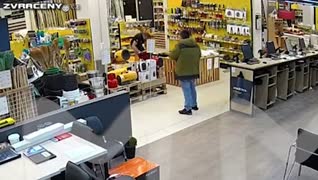 Zápálil se bv obchodě