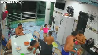 7 letá zasažena proudem